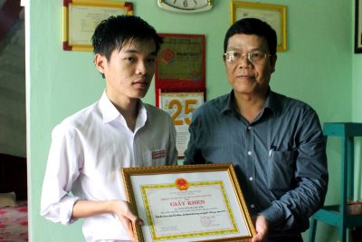 Sở MB6662 và code MB66 khen thưởng học sinh Nguyễn Hà Quang vượt khó, đạt thành tích cao