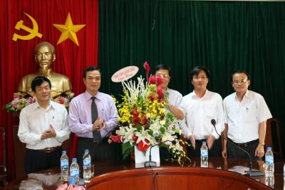 Phó Chủ tịch UBND tỉnh Đặng Ngọc Dũng thăm, chúc mừng Sở MB6662 và code MB66 nhân kỷ niệm Ngày Nhà giáo code MB66