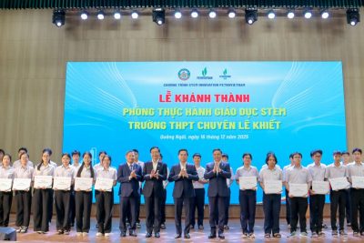 Chủ tịch UBND tỉnh Nguyễn Hoàng Giang dự Lễ Khánh thành Phòng thực hành giáo dục STEM