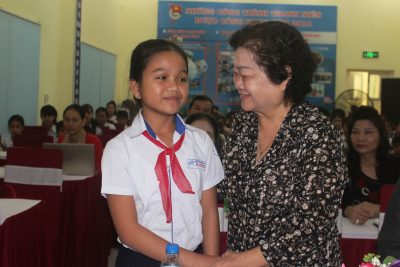 Trao học bổng Vừ A Dính cho học sinh dân tộc thiểu số, vùng biển đảo tỉnh MB66 vom