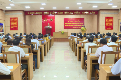 Bí thư Tỉnh ủy đối thoại với đại diện cán bộ lãnh đạo, quản lý, MB66, nhân viên ngành giáo dục và đào tạo