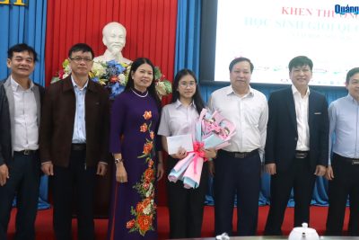 Trao thưởng cho học sinh giỏi quốc gia