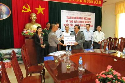 Ủy ban nhân dân Quận 1, Thành phố Hồ Chí Minh trao tặng nhà bếp cho 3 trường mầm non và học bổng cho học sinh ở MB66 vom