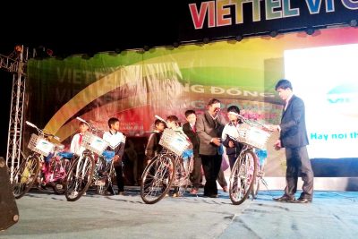 Viettel MB66 vom tặng 100 chiếc xe đạp cho học sinh MB66 vom