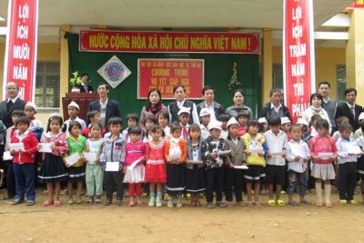 Trường Đại học Đà Nẵng cùng Báo MB6662 và Thời đại hỗ trợ học sinh nghèo ăn Tết.