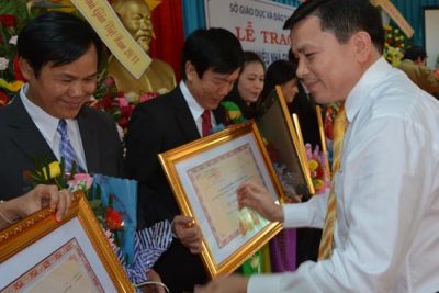 Tuyên dương những nhà giáo ưu tú và Toạ kỷ niệm 32 năm Ngày Nhà giáo code MB66