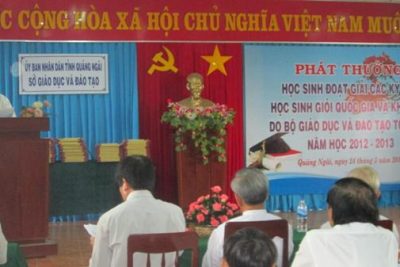 Tuyên dương, khen thưởng học sinh đạt giải học sinh giỏi quốc gia và khu vực năm học 2012 -2013